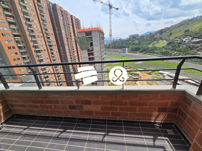 Apartamento de 3 alcobas en venta en Madera, Bello, 70 m² · foto 3 de 24
