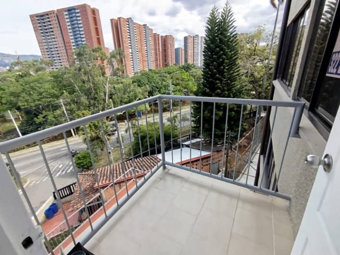 Apartamento de 3 alcobas en arriendo en Laureles, Medellín, 90 m² · foto 15 de 16