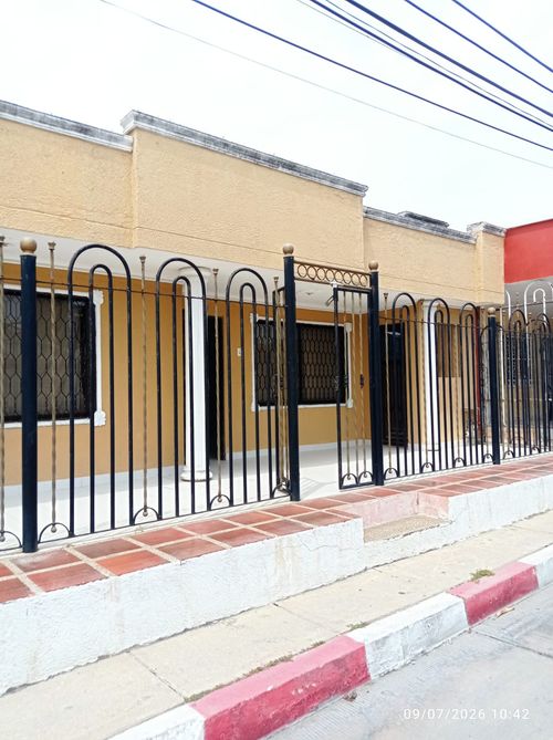 Casa de 5 alcobas en venta en Salamanca, Soledad, 300 m² · foto 2 de 6