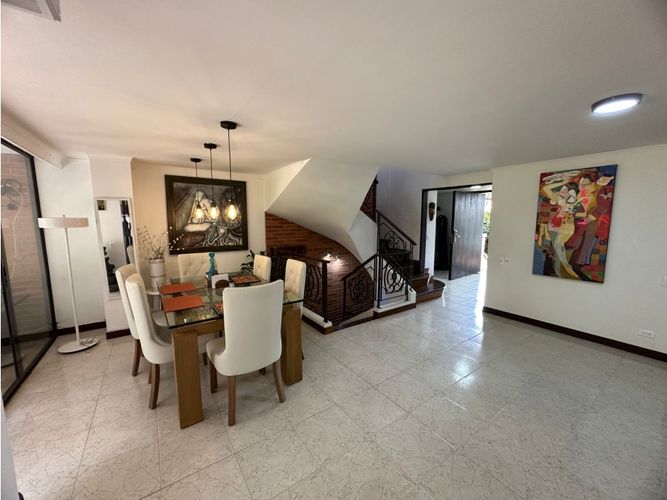 Casa de 4 alcobas en venta en Escobero, Medellín, 275 m² · foto 2 de 18