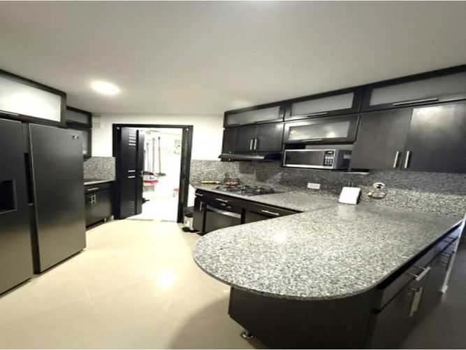 Apartamento de 3 alcobas en venta en La Barquereña, Sabaneta, 142 m² · foto 3 de 21