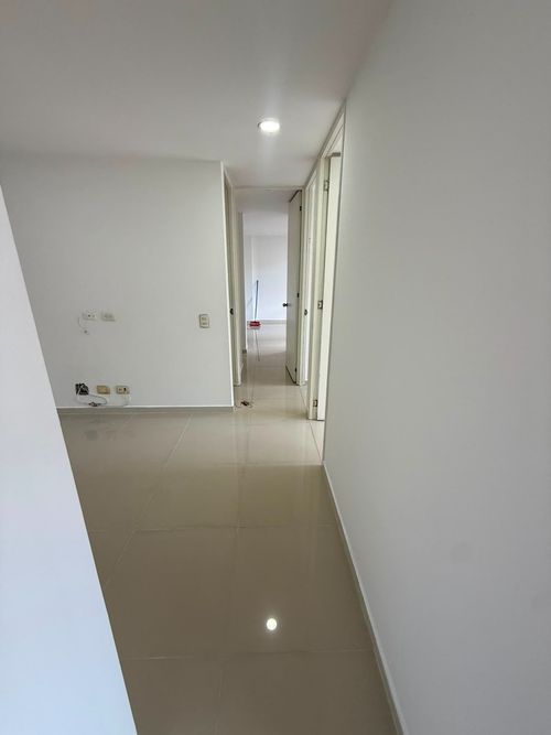 Apartamento de 3 alcobas en arriendo en Ciudad Del Río, Medellín, 80 m² · foto 2 de 14