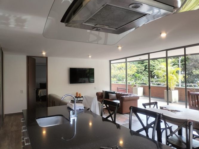 Apartamento de 2 alcobas en arriendo en El Poblado, Medellín, 99 m² · foto 14 de 16