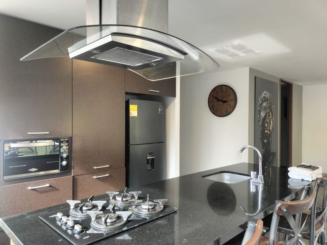 Apartamento de 2 alcobas en arriendo en El Poblado, Medellín, 99 m² · foto 5 de 16