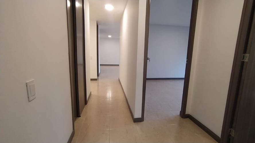 Apartamento de 3 alcobas en arriendo en La Frontera, Medellín, 106 m² · foto 9 de 14