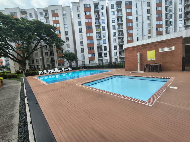 Apartamento de 3 alcobas en venta en Cr. Los Naranjos, Jamundí, 65 m² · foto 2 de 17