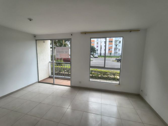 Apartamento de 3 alcobas en venta en Cr. Los Naranjos, Jamundí, 65 m² · foto 8 de 17