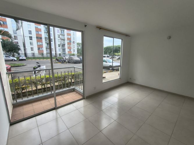 Apartamento de 3 alcobas en venta en Cr. Los Naranjos, Jamundí, 65 m² · foto 10 de 17