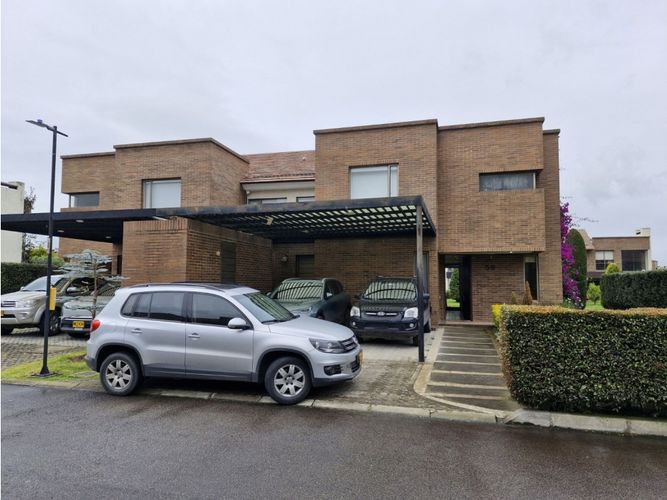 Casa de 4 alcobas en venta en Pueblo Viejo, Cota, 176 m² · foto 2 de 24