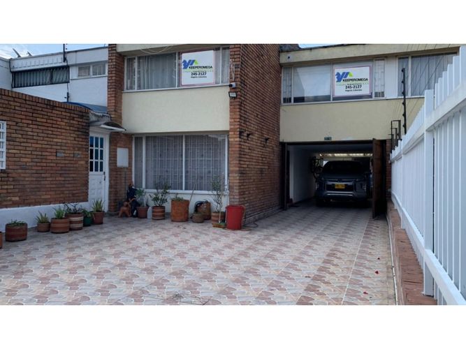 Casa de 4 alcobas en venta en Pontevedra, Bogotá, 256 m² · foto 2 de 24