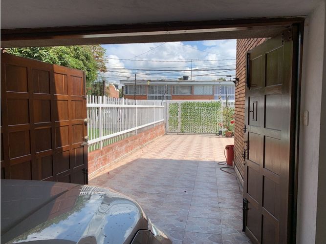 Casa de 4 alcobas en venta en Pontevedra, Bogotá, 256 m² · foto 4 de 24