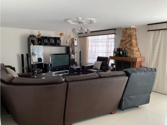 Casa de 4 alcobas en venta en Pontevedra, Bogotá, 256 m² · foto 10 de 24