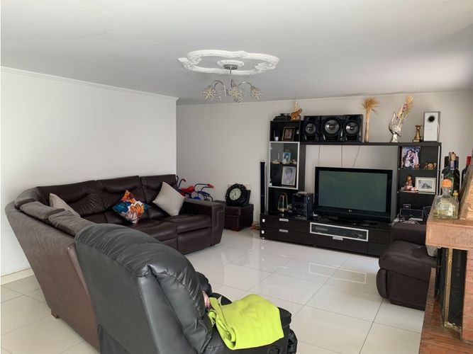 Casa de 4 alcobas en venta en Pontevedra, Bogotá, 256 m² · foto 11 de 24