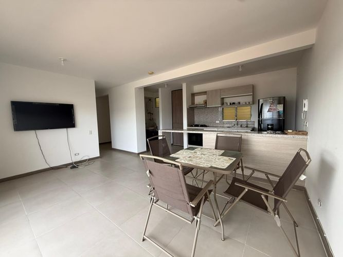 Apartamento de 3 alcobas en venta en Las Palmas, Ricaurte, 82 m² · foto 3 de 14