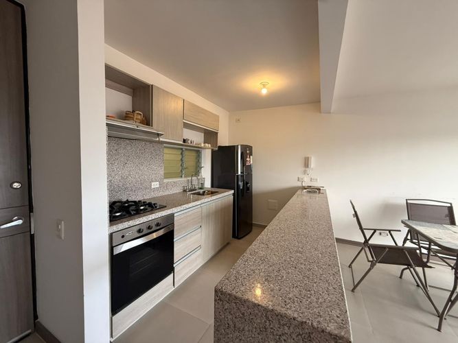 Apartamento de 3 alcobas en venta en Las Palmas, Ricaurte, 82 m² · foto 4 de 14
