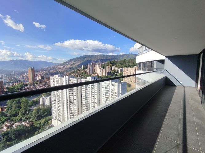 Apartamento de 2 alcobas en arriendo en El Poblado, Medellín, 96 m² · foto 2 de 20