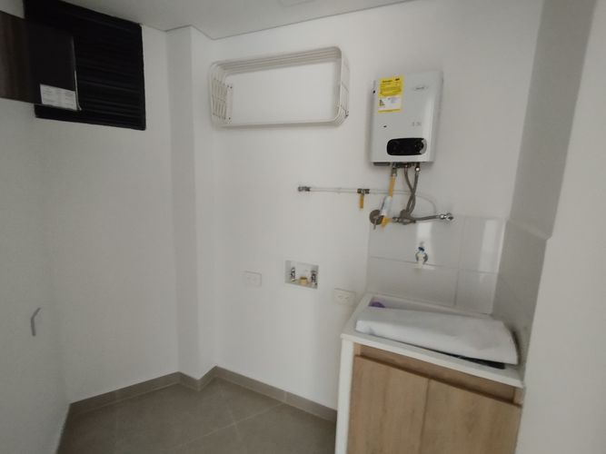 Apartamento de 2 alcobas en arriendo en El Poblado, Medellín, 96 m² · foto 13 de 20