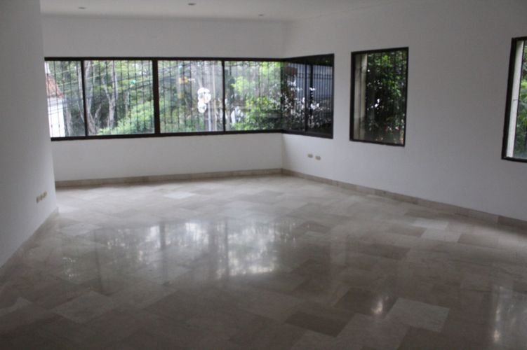 Apartamento de 5 alcobas en venta en Cristales, Cali, 439 m² · foto 3 de 18