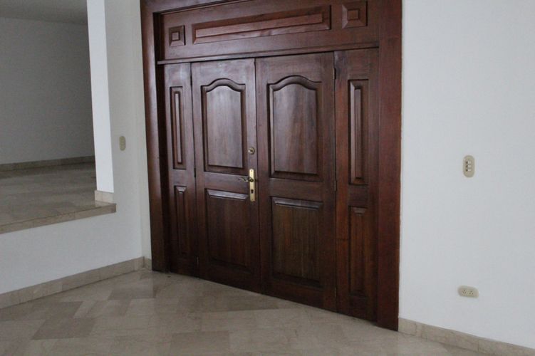 Apartamento de 5 alcobas en venta en Cristales, Cali, 439 m² · foto 4 de 18