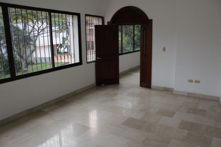 Apartamento de 5 alcobas en venta en Cristales, Cali, 439 m² · foto 6 de 18