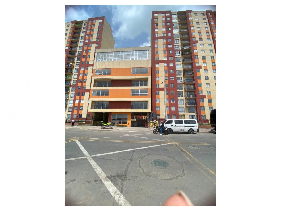 Apartamento de 3 habitaciones en venta en Fontibon, Bogotá — imagen 1 de 24