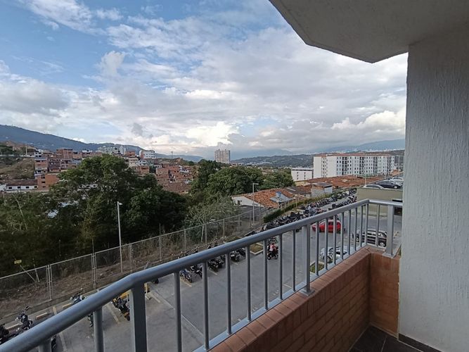 Apartamento de 3 alcobas en venta en Altos De La Campiña, Girón, 55 m² · foto 13 de 24