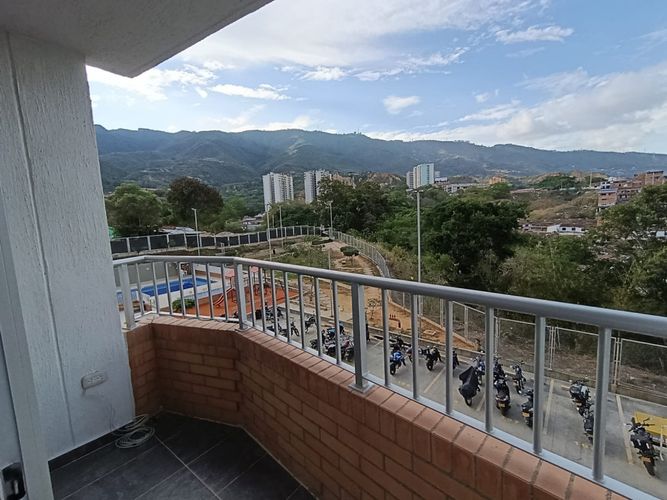 Apartamento de 3 alcobas en venta en Altos De La Campiña, Girón, 55 m² · foto 23 de 24