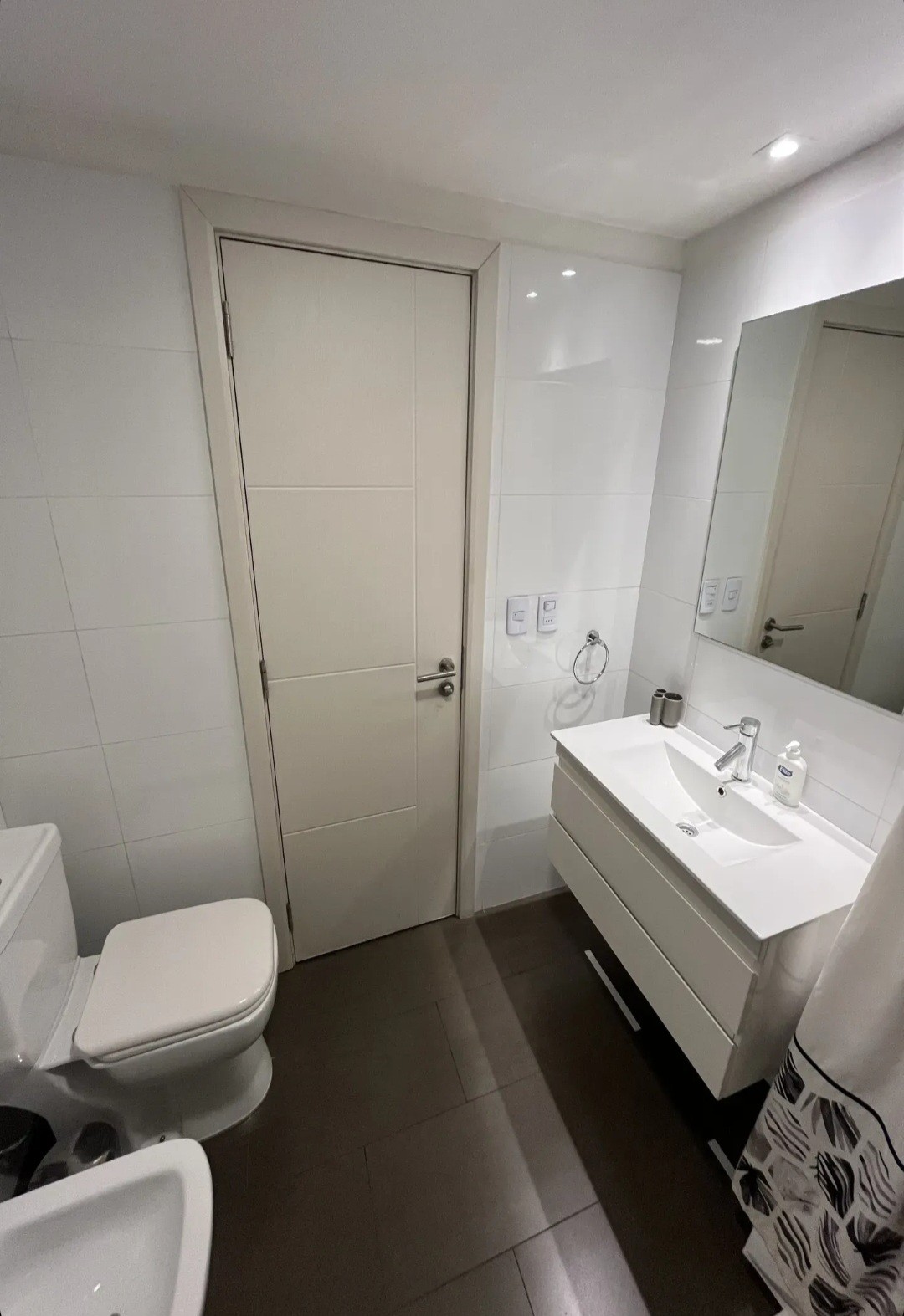 Exclusivo Apartamento de 2 Dormitorios con Garage, Ubicación Privilegiada sobre Av. 8 de Octubre, a Pasos de la Universidad Católica. · Foto 10