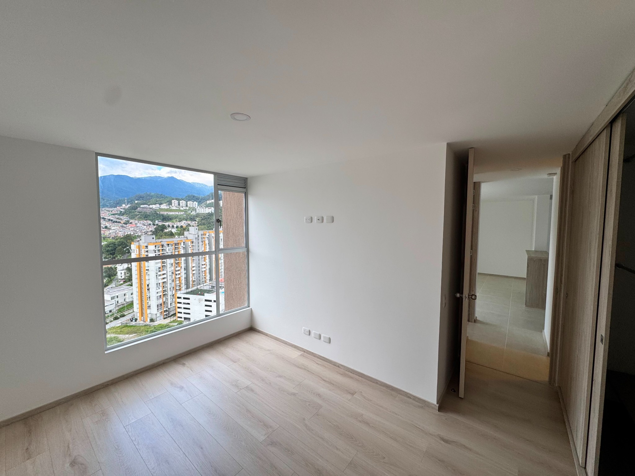 Apartamento en venta en Baja Suiza, Manizales · foto 2 de 16