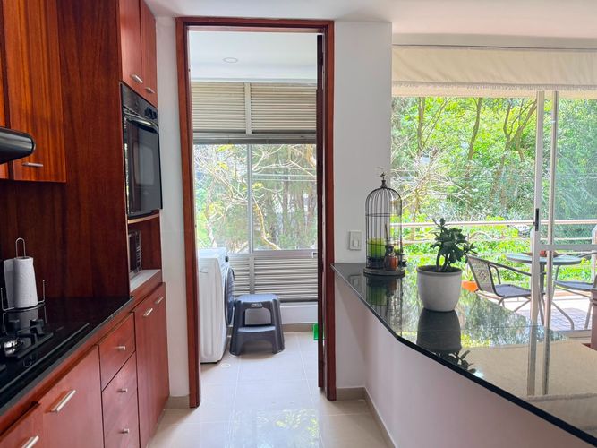 Apartamento de 2 alcobas en arriendo en El Poblado, Medellín, 85 m² · foto 4 de 17