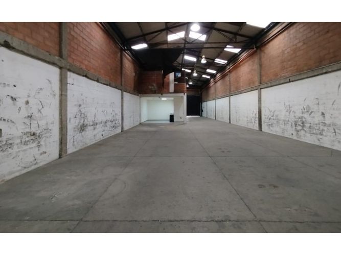 Bodega en arriendo en El Chagualo, Medellín, 500 m² · foto 2 de 12