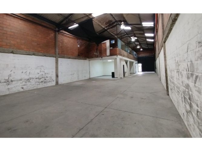 Bodega en arriendo en El Chagualo, Medellín, 500 m² · foto 3 de 12