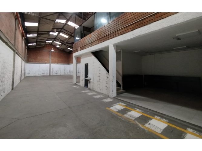Bodega en arriendo en El Chagualo, Medellín, 500 m² · foto 7 de 12