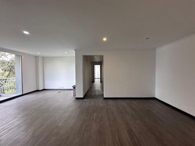 Apartamento de 3 alcobas en arriendo en El Poblado, Medellín, 130 m² · foto 3 de 19