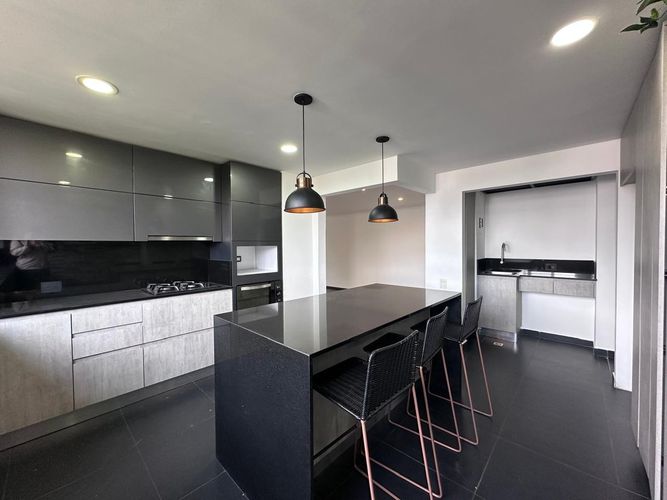 Apartamento de 3 alcobas en arriendo en El Poblado, Medellín, 130 m² · foto 10 de 19