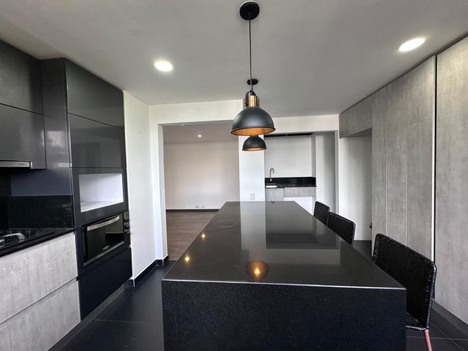 Apartamento de 3 alcobas en arriendo en El Poblado, Medellín, 130 m² · foto 11 de 19