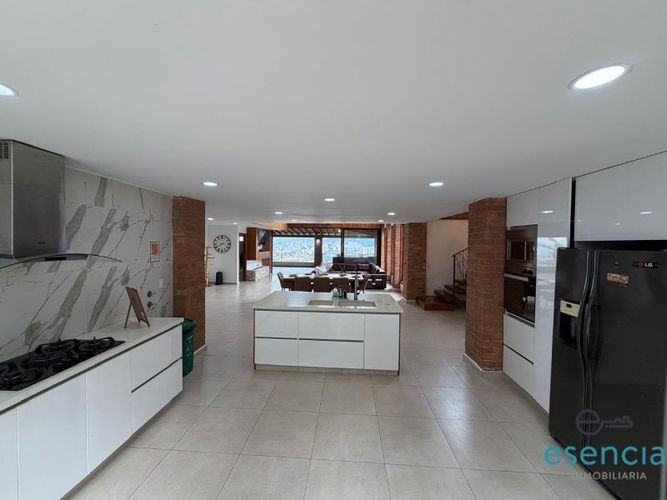 Casa de 3 alcobas en arriendo en Las Antillas, Envigado, 700 m² · foto 4 de 24