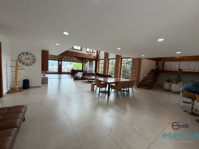Casa de 3 alcobas en arriendo en Las Antillas, Envigado, 700 m² · foto 8 de 24