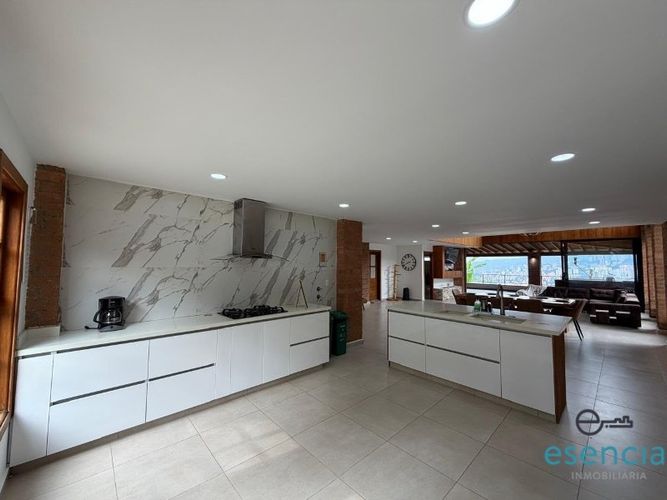 Casa de 3 alcobas en arriendo en Las Antillas, Envigado, 700 m² · foto 9 de 24