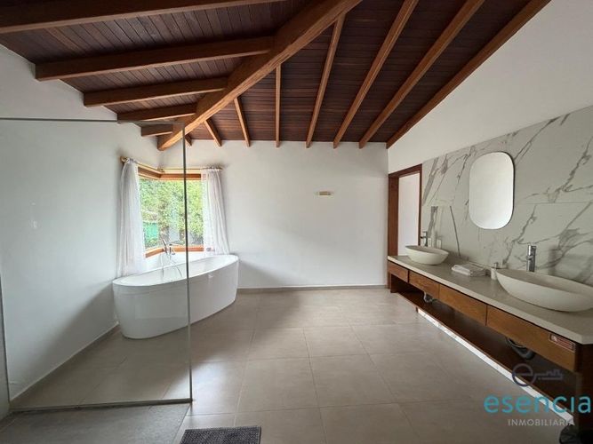 Casa de 3 alcobas en arriendo en Las Antillas, Envigado, 700 m² · foto 17 de 24