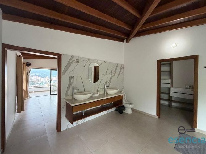 Casa de 3 alcobas en arriendo en Las Antillas, Envigado, 700 m² · foto 18 de 24