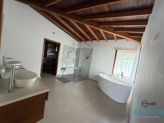 Casa de 3 alcobas en arriendo en Las Antillas, Envigado, 700 m² · foto 19 de 24