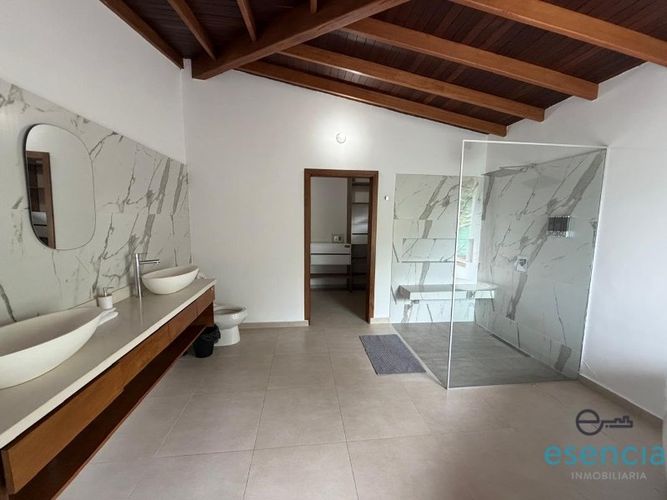 Casa de 3 alcobas en arriendo en Las Antillas, Envigado, 700 m² · foto 24 de 24