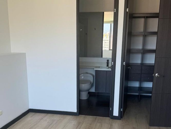 Apartamento de 2 alcobas en arriendo en El Poblado, Medellín, 67 m² · foto 8 de 10