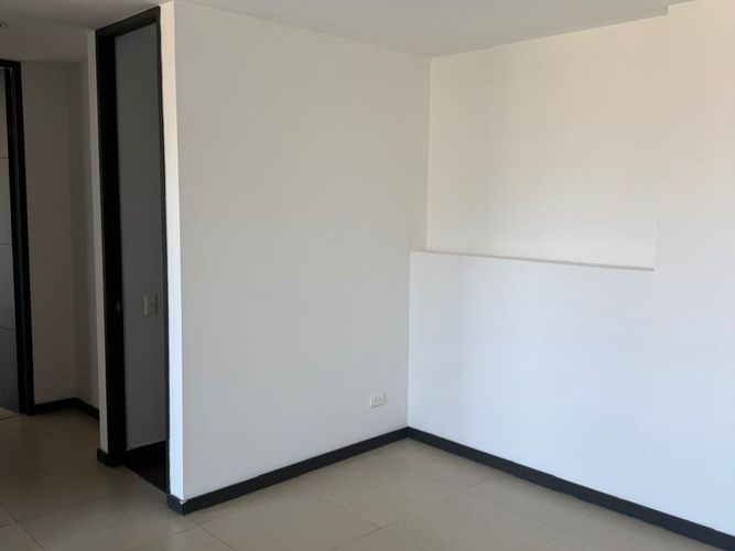 Apartamento de 2 alcobas en arriendo en El Poblado, Medellín, 67 m² · foto 5 de 10