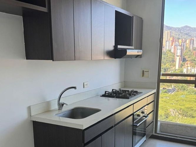 Apartamento de 2 alcobas en arriendo en El Poblado, Medellín, 67 m² · foto 3 de 10