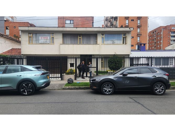Casa de 4 alcobas en venta en Cedritos, Bogotá, 390 m² · foto 2 de 16