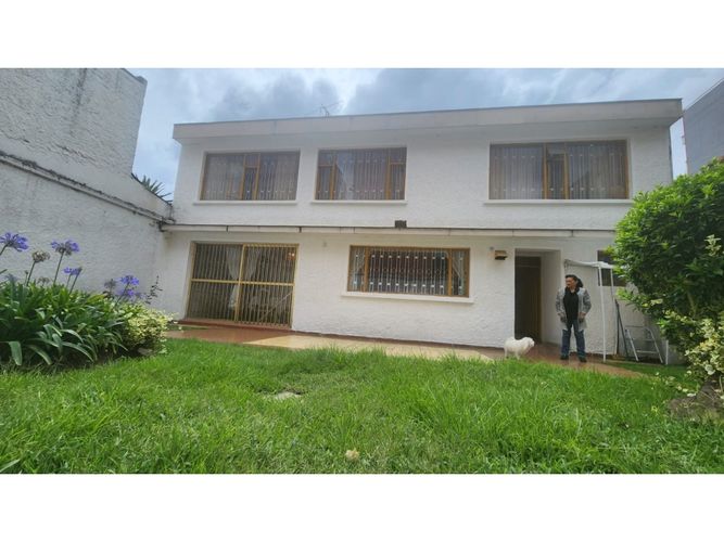 Casa de 4 alcobas en venta en Cedritos, Bogotá, 390 m² · foto 3 de 16
