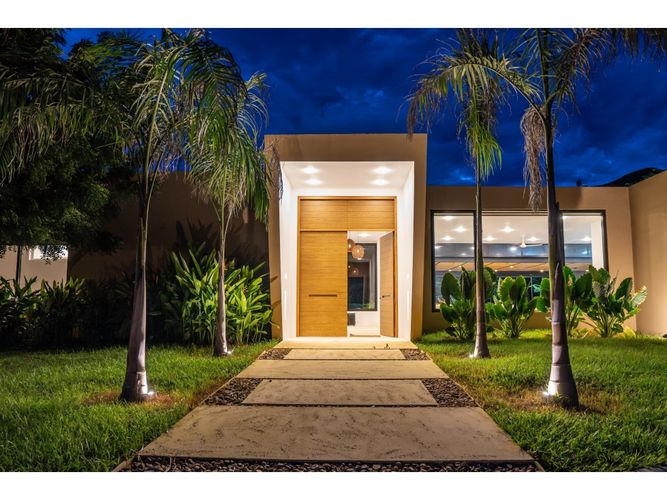Casa de 4 alcobas en venta en Piamonte, Girardot, 722 m² · foto 2 de 24