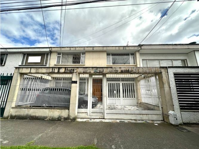 Casa de 4 alcobas en venta en Estoril, Bogotá, 243 m² · foto 2 de 24